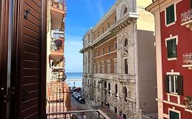 B8 Apartment